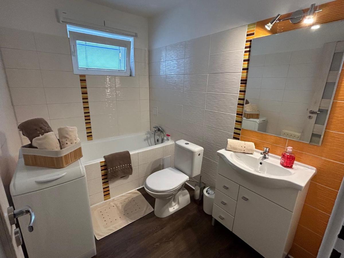 Komfortny Apartman So Zahradou A Sukromnym Parkoviskom-Nonstop Check-In Banska Bystrica Luaran gambar
